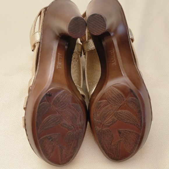 BORN Metallic Gold Flower Leather High Sandal Size 8 - Picture 5 of 9